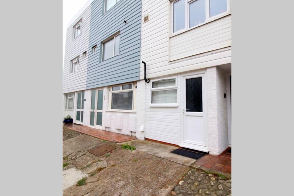 Pebbles Apartment By Air Premier Seaford Exterior foto